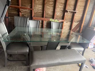 6 piece Gray Dinning Room Table