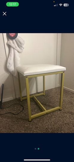 Vanity chair