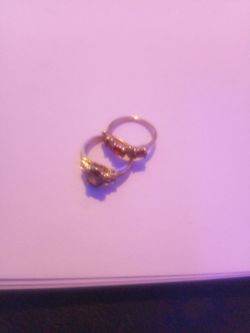Two 14kt gold rings.
