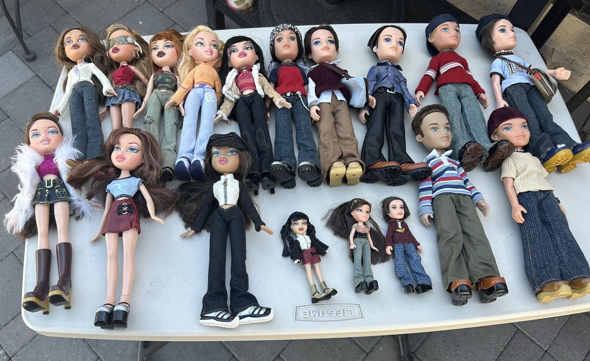 Bratz Dolls (15) With Runway and Accessories