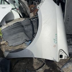 2009 Toyota sienna left fender $70
