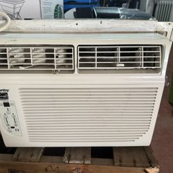 Danby  Air  Conditioner 12.000 BTU with Remote Control 