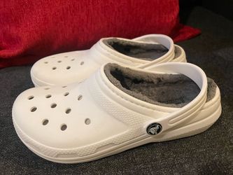 Like New Crocs Classic Lined Clogs White
