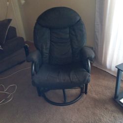 Black Leather Recliner Chair Little Worn Out But Very Comfortable Comes From A Smokey Home