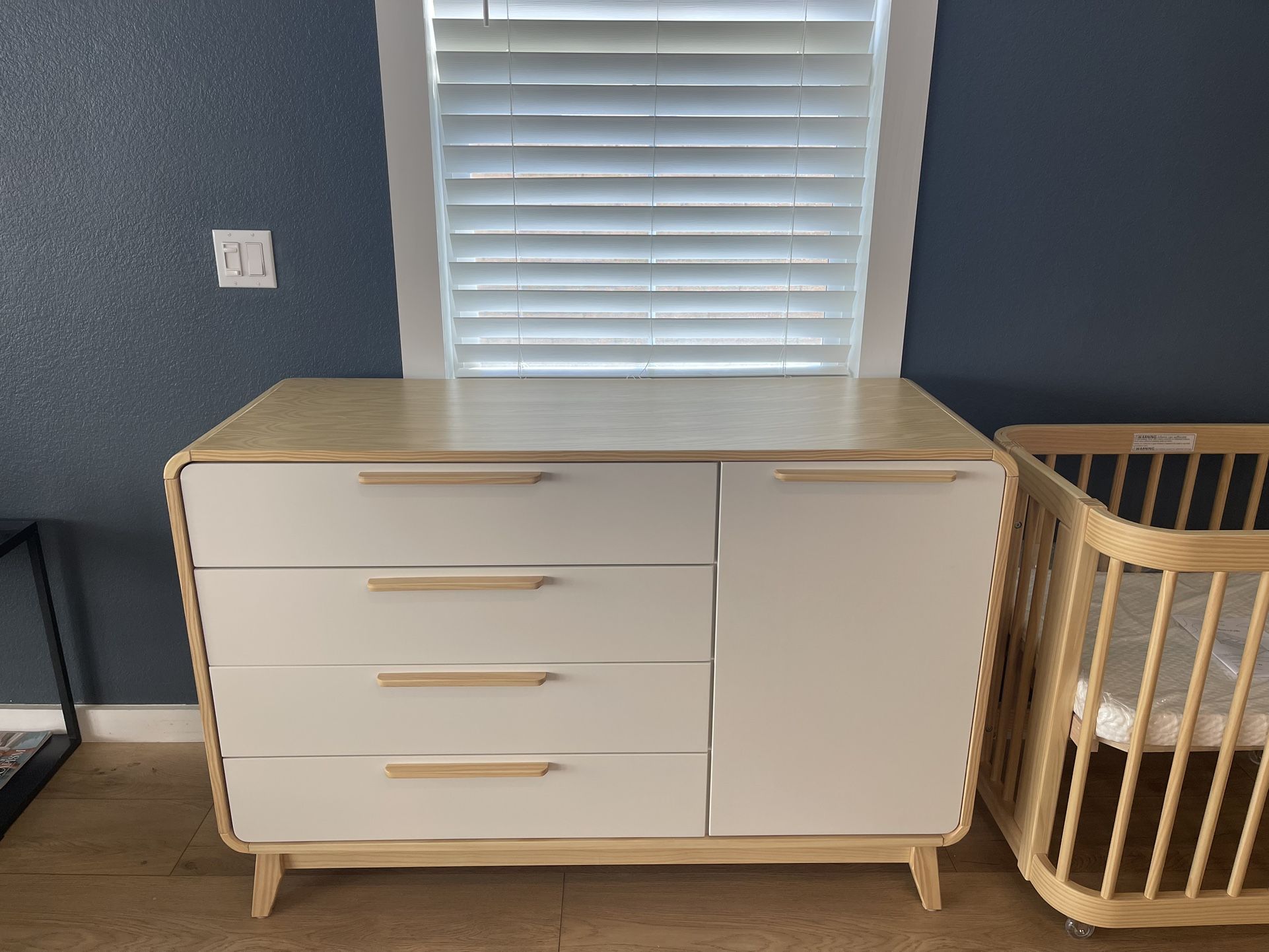 Nestig Crib and Dresser