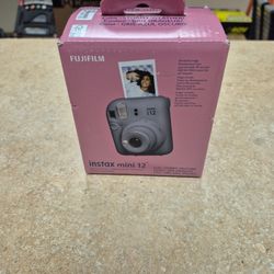 NEW FujiFilm Instax Mini 12 Instant Camera 