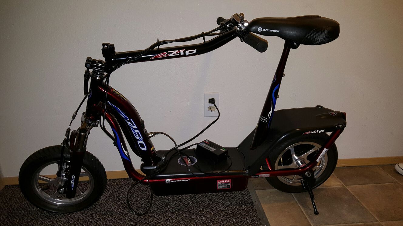 Ezip 750 Electric Scooter in great condition