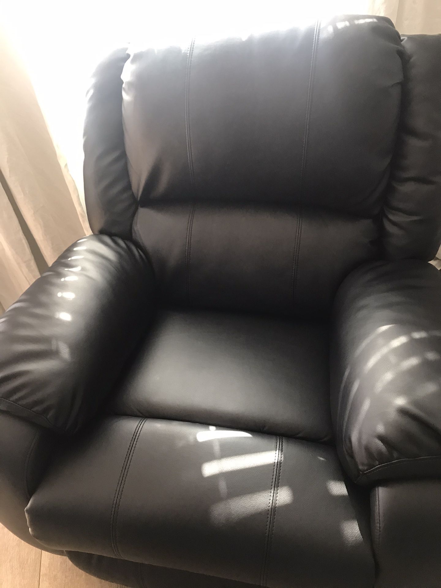 Leather recliner 100/ leather excellent condition