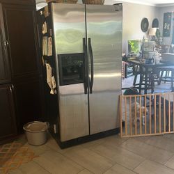 Kennmore Refrigerator 