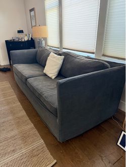 Sofa 83x38 Great condition
