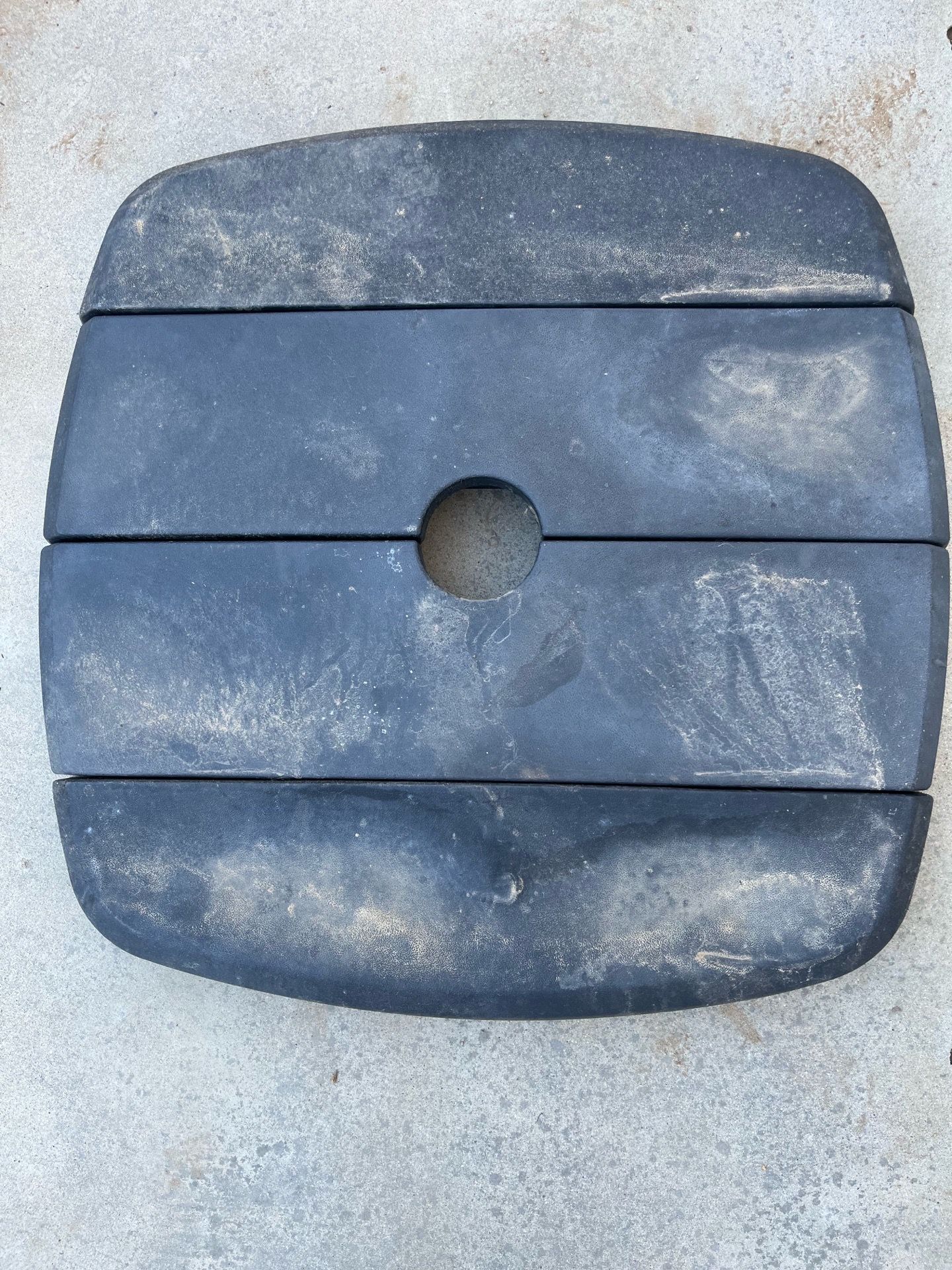 Outdoor umbrella base weight
