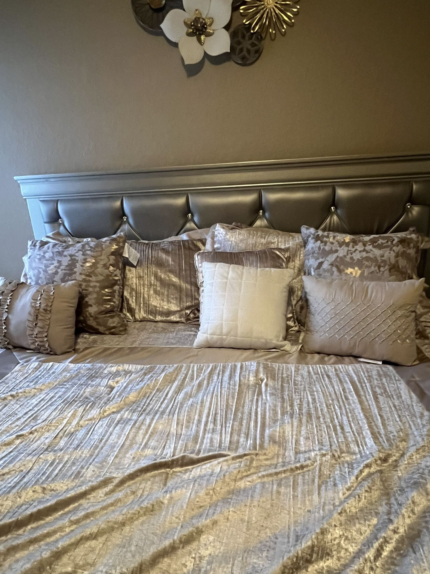 king size bed set with matching dressers