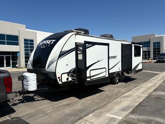 2019 Crossroads SunSet Trail 26Ft W/3 slides dual a/c solar&inverter