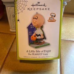 Hallmark keeps it Charlie Brown Halloween ornament