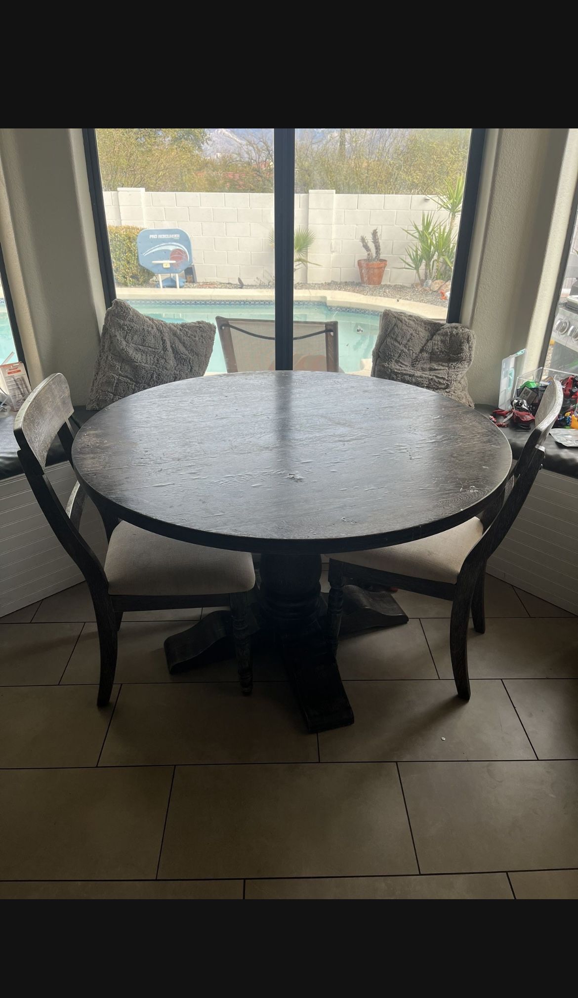 Table + 4 Chairs