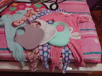 4 baby girl pieces size 12 months with 3 bibs