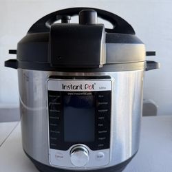 Instant Pot 6 qt with steamer basket and accessories