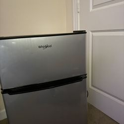 Whirlpool Mini Fridge Clean, Works Great, 