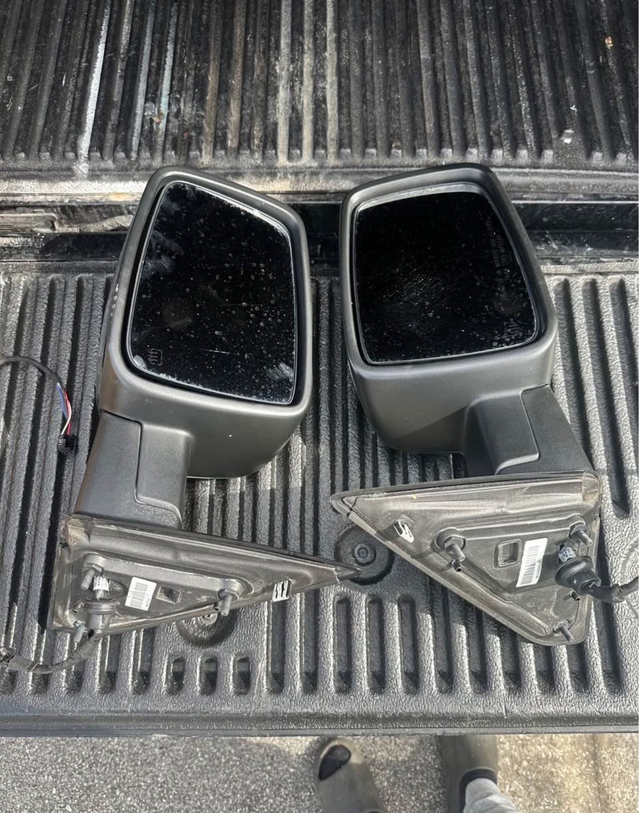 2021 Ram 1500 Classic side mirrors perfect condo with harness and all clips. Heated and power mirror