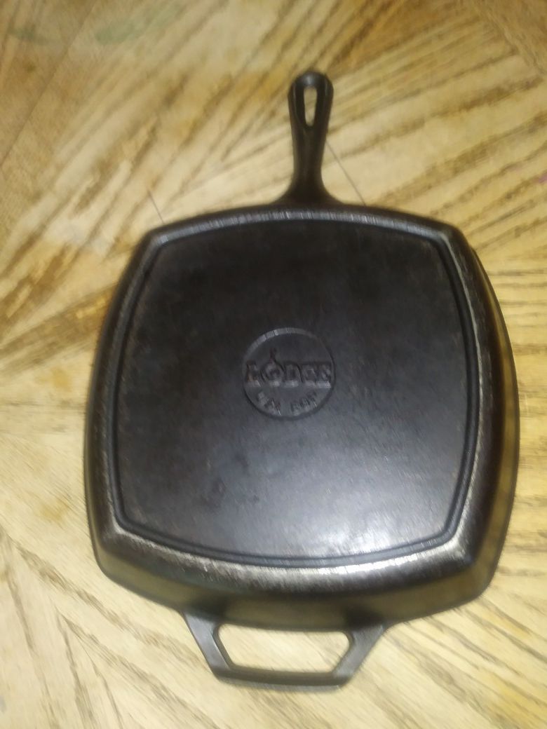 Lodge Square Cast Iron Skillet Frying Pan