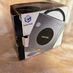 Nintendo GameCube Limited Edition Platinum DOL-001 USA BOX ONLY