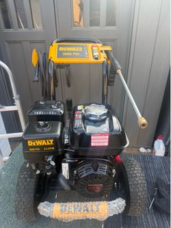 DEWALT 3600 PSI 2.5 GPM Gas Pressure Washer with Honda GX200 Engine, Heavy-Duty Commercial Cold Water Power Cleaner Good Condition like new