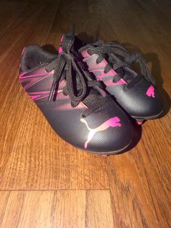 Girls Puma Shoes/Cleats size 8c