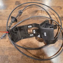 2003-07 Cadillac CTS Hood Release / Trim