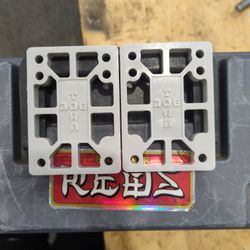 Dogtown Skates 1/2" Risers New