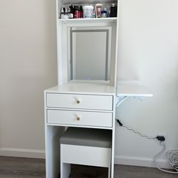 ✨ White Makeup Vanity for Sale – Great Condition! ✨