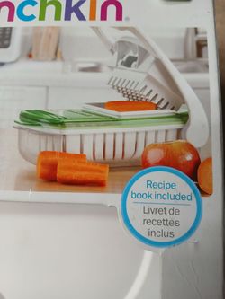 Munchkin Baby Food Chopper with Recipe Book