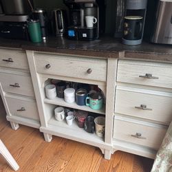 Complete dining room set, including kitchen table, chairs in stools
