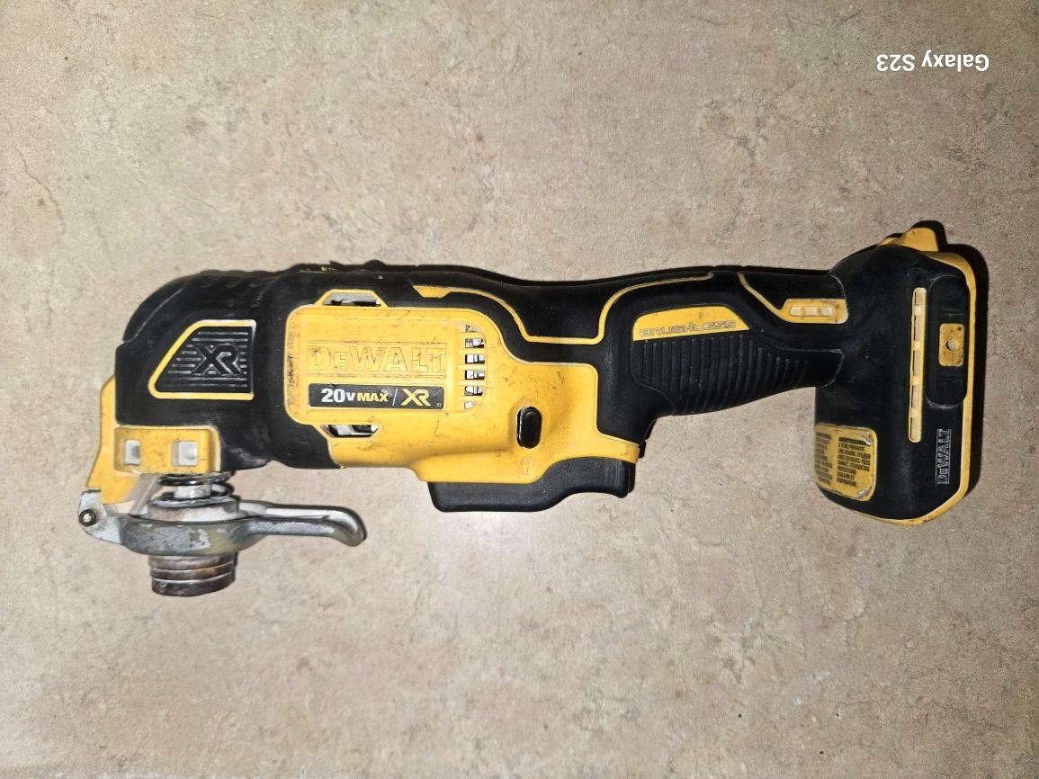 DEWALT OSCILLATING MULTI-TOOL & BATTERY