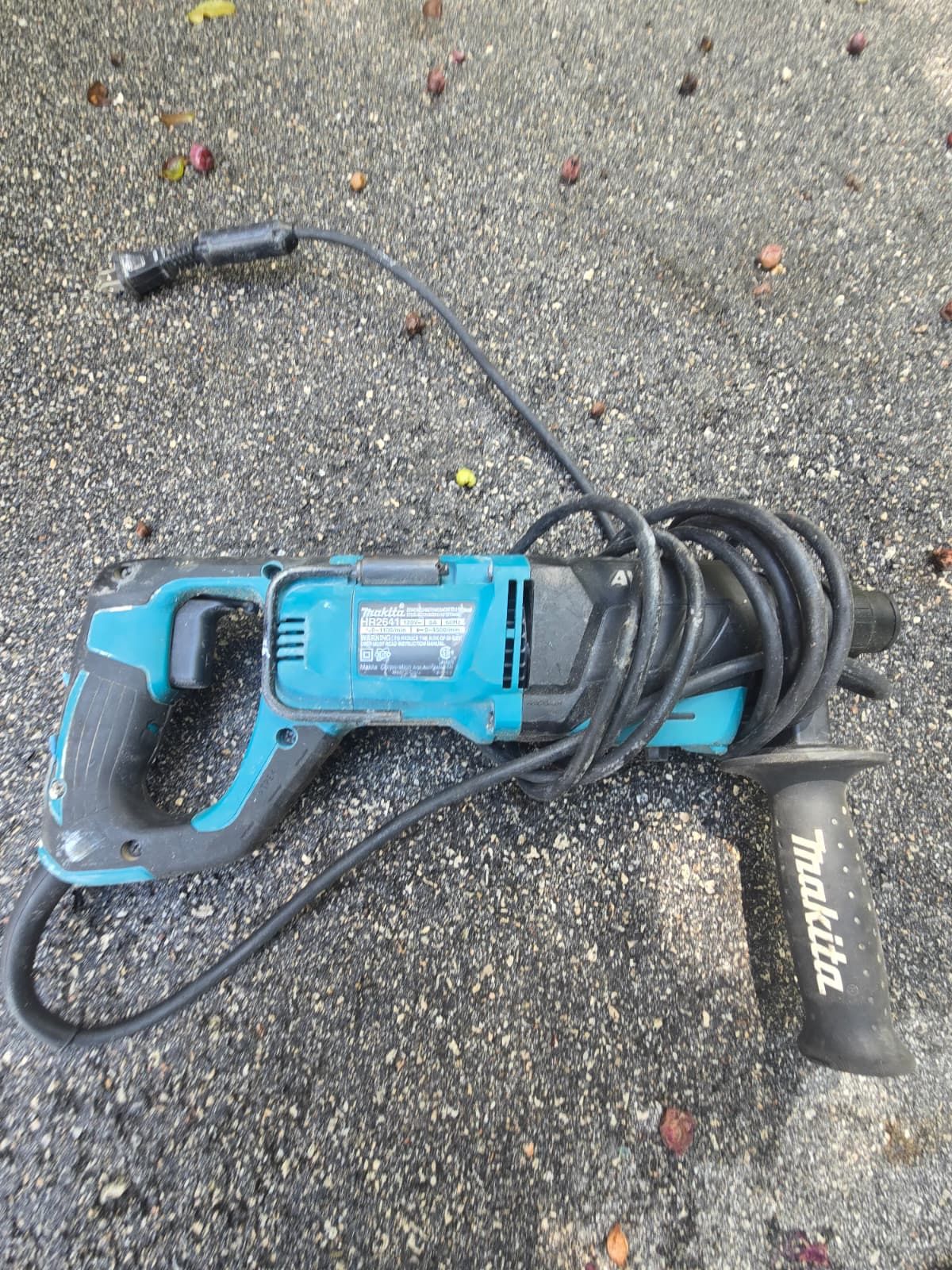 Makita HR2641 Corded 1" AVT Rotary Hammer Drill / Taladro percutor rotatorio