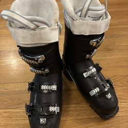 Women’s Ski Boots - Size 25.5