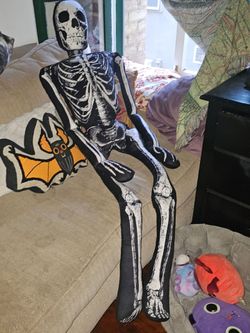 5 ft stuffed skeleton