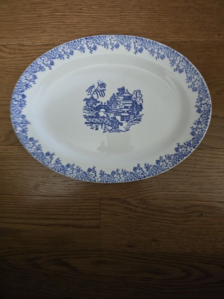 Vintage Unmarked "Blue Willow" Platter