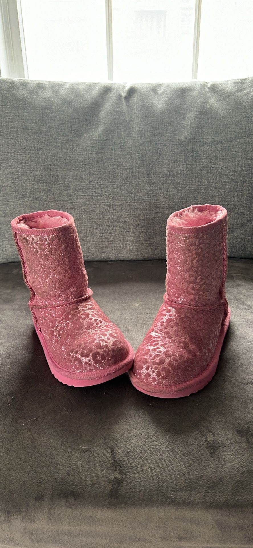 Kids Size 2 pink UGGS