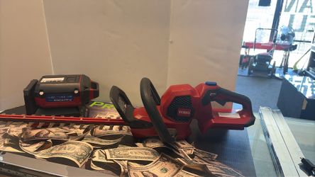 35985-1 TORO HEDGE TRIMMER WITH 1X BATTERY 1X CHARGER