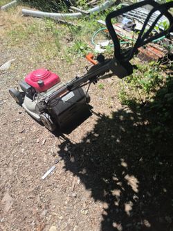 Honda mower Harmony HRB215 --pulls, compression there. Lawnmower not run