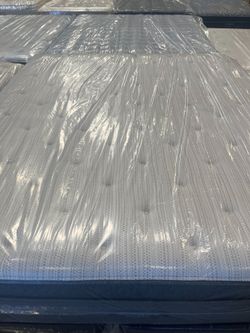 Queen Simmons Silver Pillowtop14" Medium Mattress