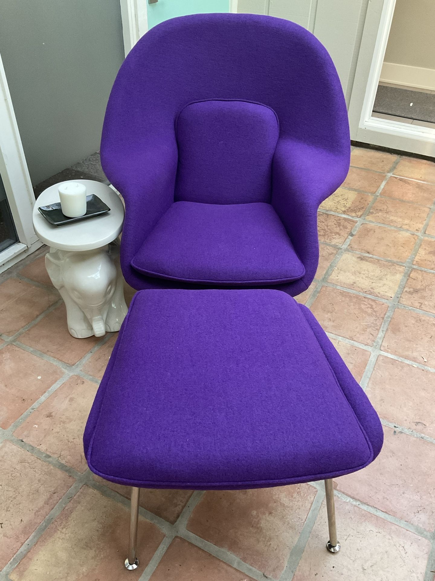 BRAND NEW! Eero Saarinen style womb chair And Ottoman