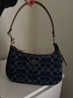 Coach Signature Shoulder Bag