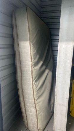 Queen bed free pick up today