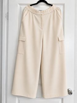 Neutral wide leg pants with cargo pocket details