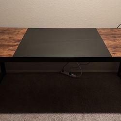 Computer Desk 5.5ft Wide, 2.5ft long, 2.5ft tall