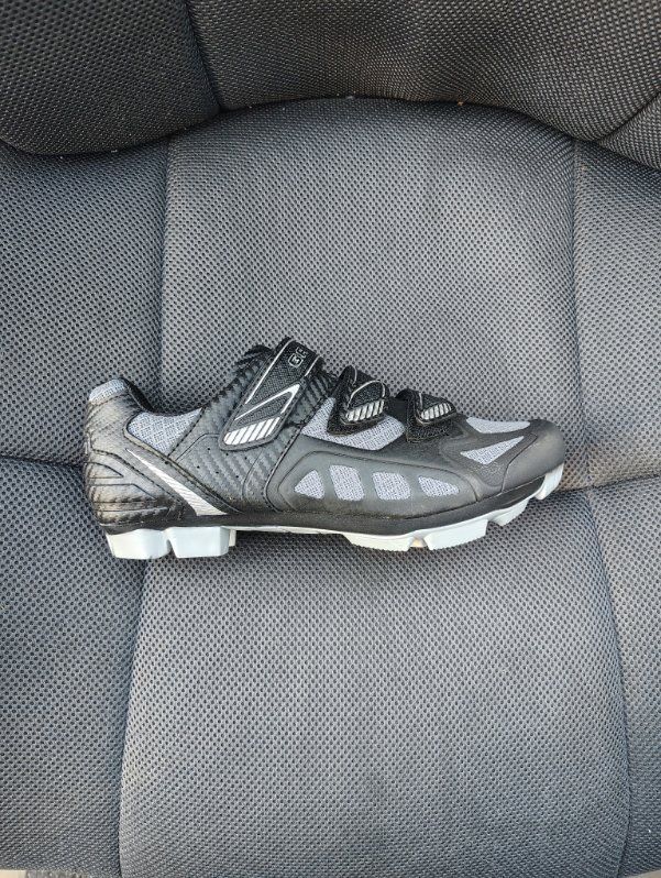 Gavin Cycling Shoe 560 pairs of shoes selling altogether for a