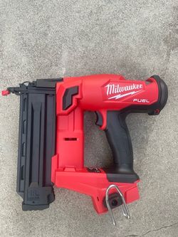 Milwaukee M18 FUEL 18-Volt Lithium-Ion Brushless Cordless Gen II 18-Gauge Brad Nailer (Tool-Only)