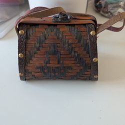 VINTAGE SMALL WICKER & WOOD BROWN AND BLACK PURSE HANDBAG 6" BY 5" BY 4"
