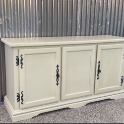 Nice Vintage Tv Stand Or Credenza Cabinet